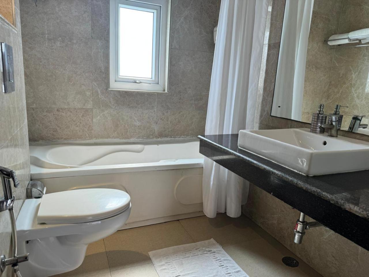 דירות Ahuja Residency נוידה מראה חיצוני תמונה